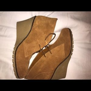 Kelsi Dagger copper color suede wedges size 7.5
